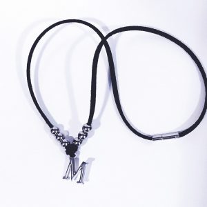 Colgante cuero con inicial